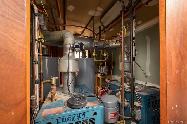 41 Atlantic Avenue, Freeport, NY 11520