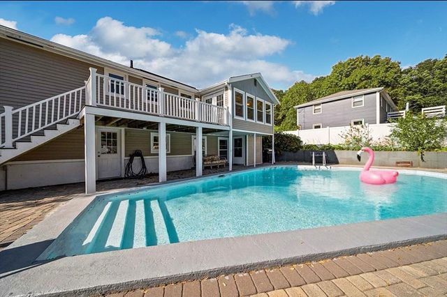 41 Briarwood Rd, Framingham, MA 01701