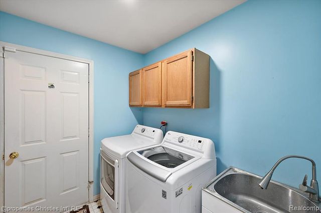 3210 Davenport Lane, Rochester Hills, MI 48309