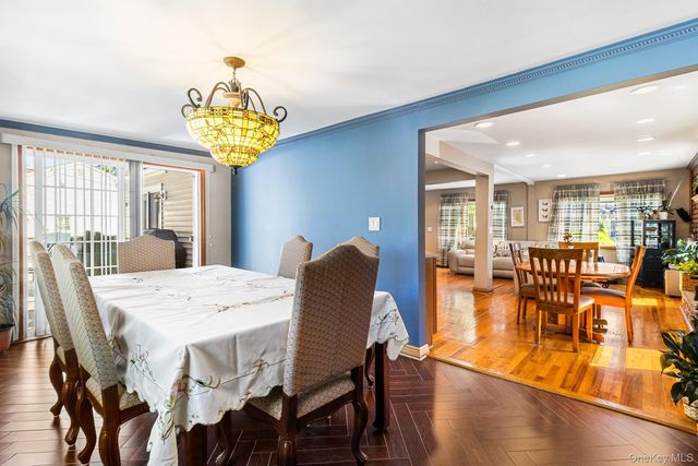 113 Duffy Place, West Islip, NY 11795