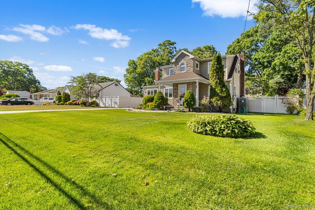 113 Duffy Place, West Islip, NY 11795