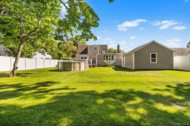 113 Duffy Place, West Islip, NY 11795