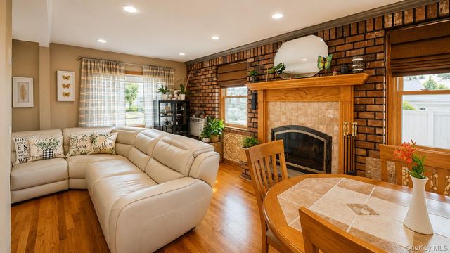 113 Duffy Place, West Islip, NY 11795