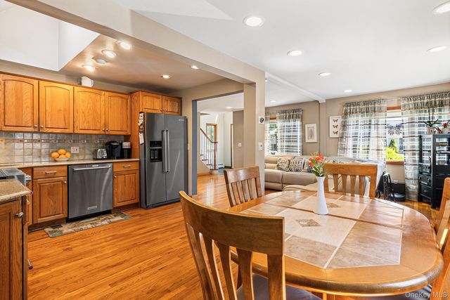 113 Duffy Place, West Islip, NY 11795