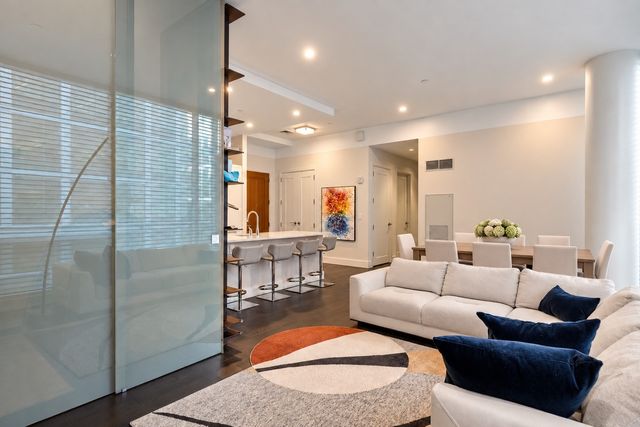 22 Liberty Dr PH1H, Boston, MA 02210
