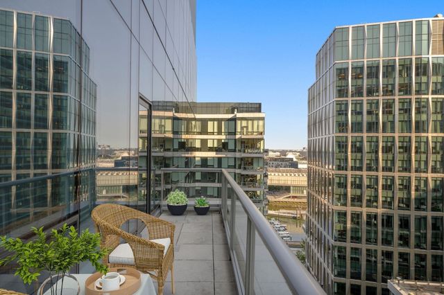 22 Liberty Dr PH1H, Boston, MA 02210