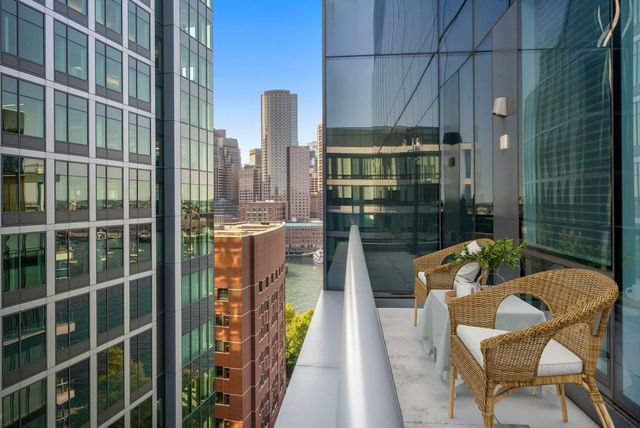 22 Liberty Dr PH1H, Boston, MA 02210