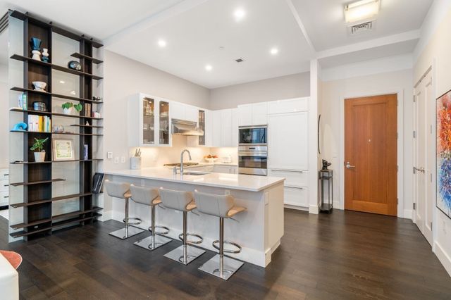 22 Liberty Dr PH1H, Boston, MA 02210