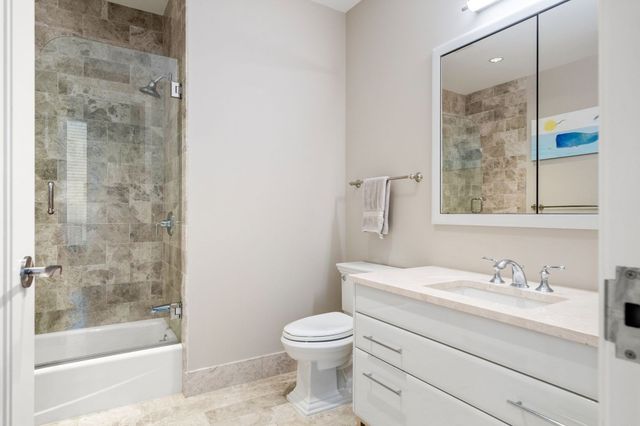 22 Liberty Dr PH1H, Boston, MA 02210