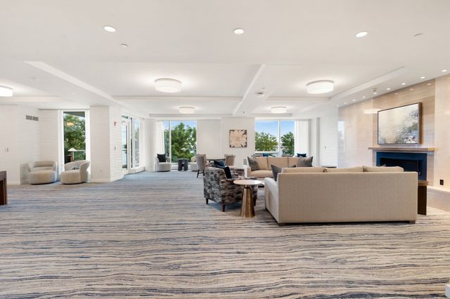 22 Liberty Dr PH1H, Boston, MA 02210