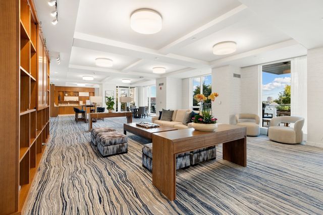 22 Liberty Dr PH1H, Boston, MA 02210