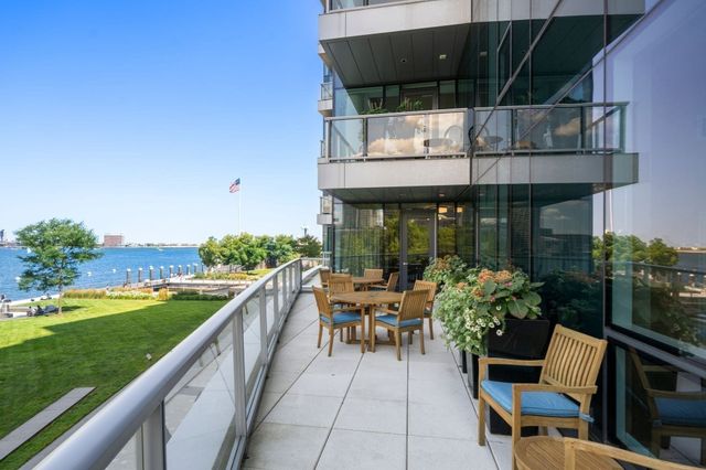 22 Liberty Dr PH1H, Boston, MA 02210