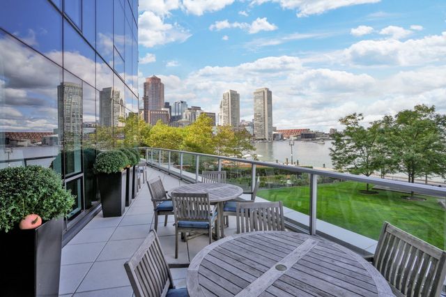 22 Liberty Dr PH1H, Boston, MA 02210