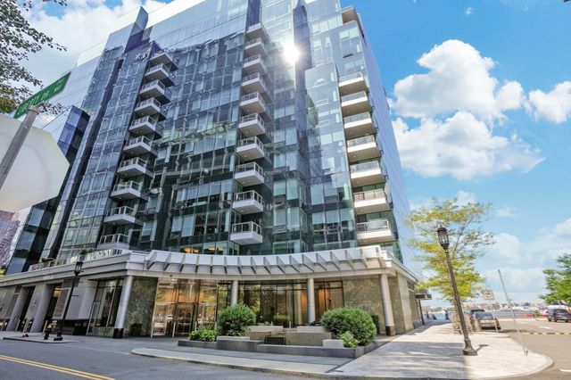 22 Liberty Dr PH1H, Boston, MA 02210