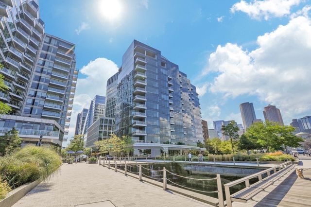 22 Liberty Dr PH1H, Boston, MA 02210