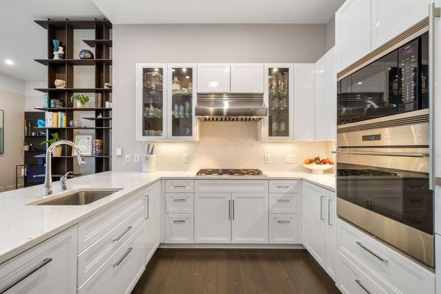 22 Liberty Dr PH1H, Boston, MA 02210