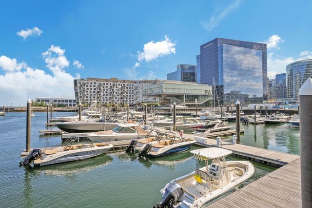 22 Liberty Dr PH1H, Boston, MA 02210