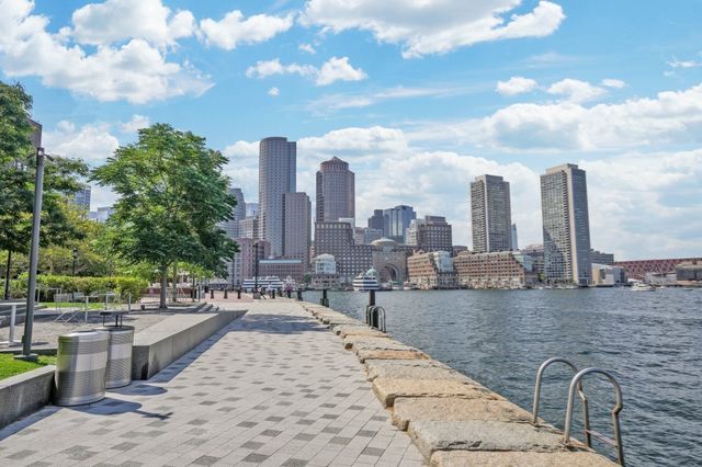 22 Liberty Dr PH1H, Boston, MA 02210