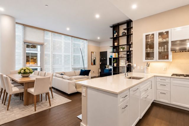 22 Liberty Dr PH1H, Boston, MA 02210