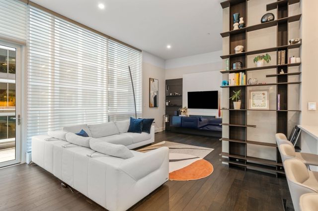 22 Liberty Dr PH1H, Boston, MA 02210