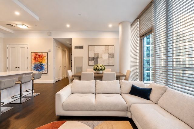 22 Liberty Dr PH1H, Boston, MA 02210