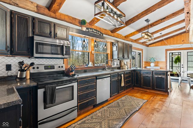 12980 W Lake Road, Seymour, IN 47274