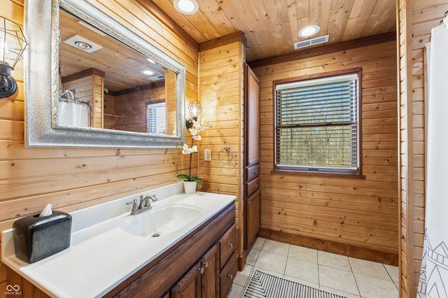 12980 W Lake Road, Seymour, IN 47274