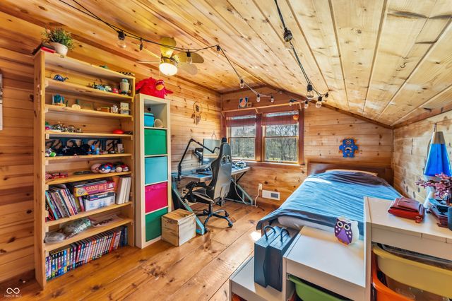 12980 W Lake Road, Seymour, IN 47274