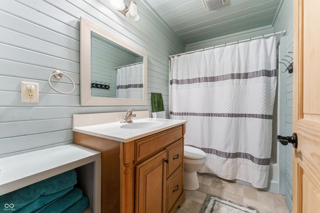 12980 W Lake Road, Seymour, IN 47274