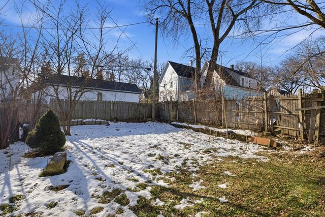 215 E Chambers STREET, Milwaukee, WI 53212