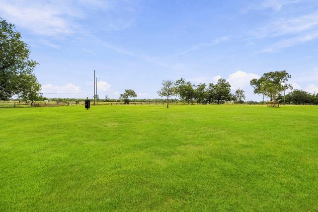3103 Brundrett Road, Wallis, TX 77485