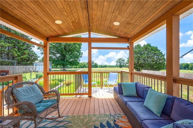 1008 Pine Ridge Drive, Hamptonville, NC 27020