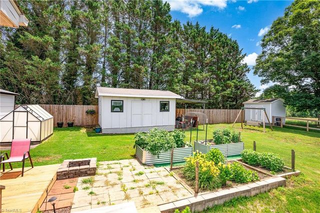 1008 Pine Ridge Drive, Hamptonville, NC 27020