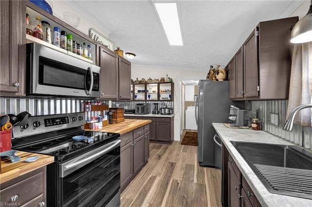1008 Pine Ridge Drive, Hamptonville, NC 27020