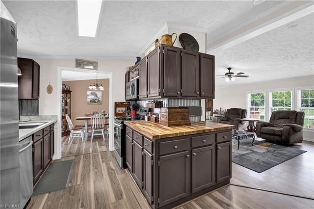 1008 Pine Ridge Drive, Hamptonville, NC 27020