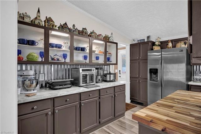 1008 Pine Ridge Drive, Hamptonville, NC 27020