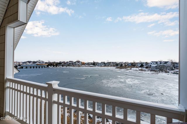 10 Waters Edge, Brielle, NJ 08730