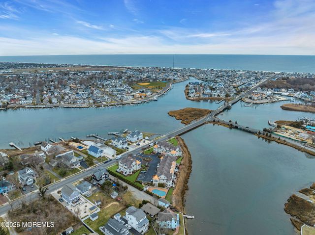 10 Waters Edge, Brielle, NJ 08730