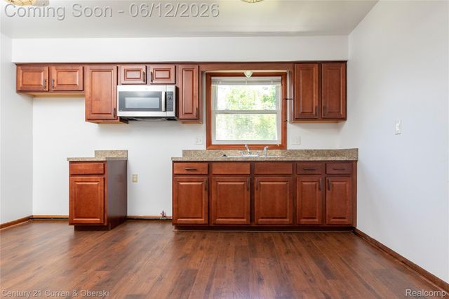 1463 Reo Avenue, Lincoln Park, MI 48146