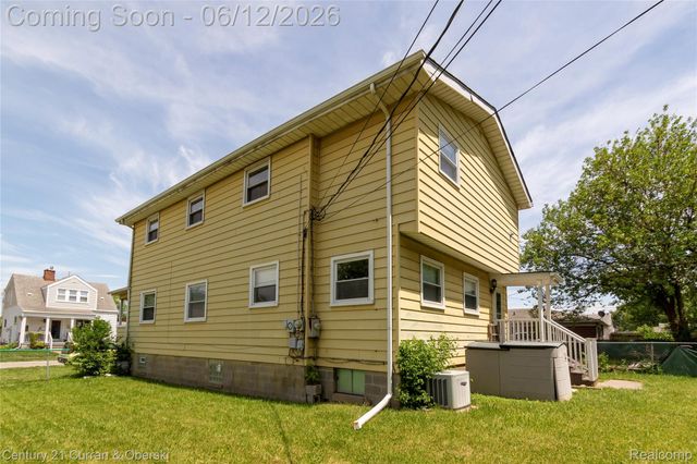 1463 Reo Avenue, Lincoln Park, MI 48146