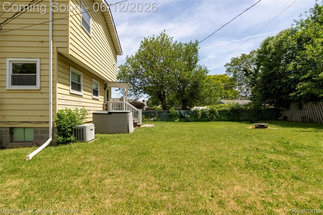 1463 Reo Avenue, Lincoln Park, MI 48146