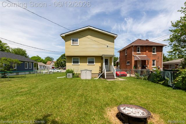 1463 Reo Avenue, Lincoln Park, MI 48146