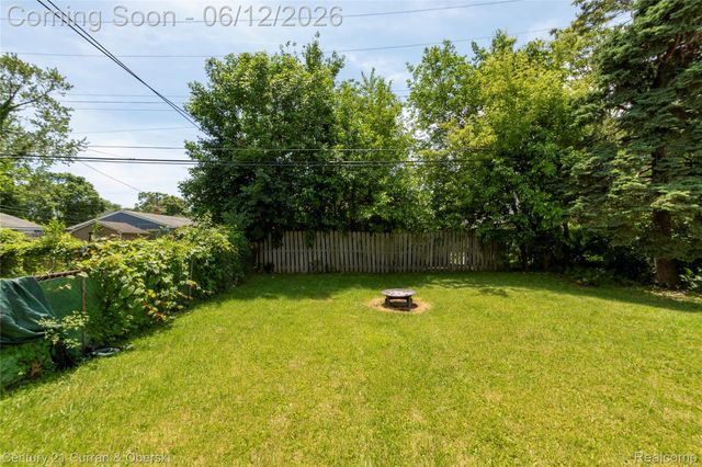 1463 Reo Avenue, Lincoln Park, MI 48146
