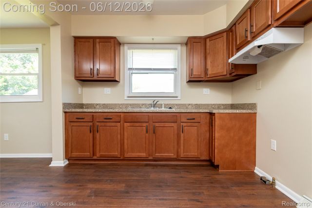 1463 Reo Avenue, Lincoln Park, MI 48146