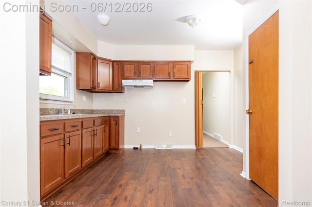 1463 Reo Avenue, Lincoln Park, MI 48146