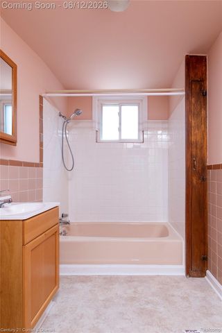 1463 Reo Avenue, Lincoln Park, MI 48146