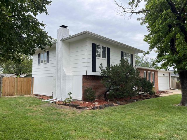 717 E Magnolia Road, Salina, KS 67401