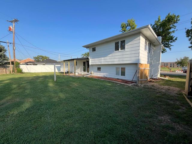 717 E Magnolia Road, Salina, KS 67401
