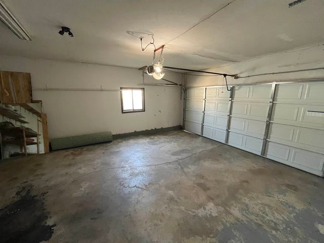 717 E Magnolia Road, Salina, KS 67401