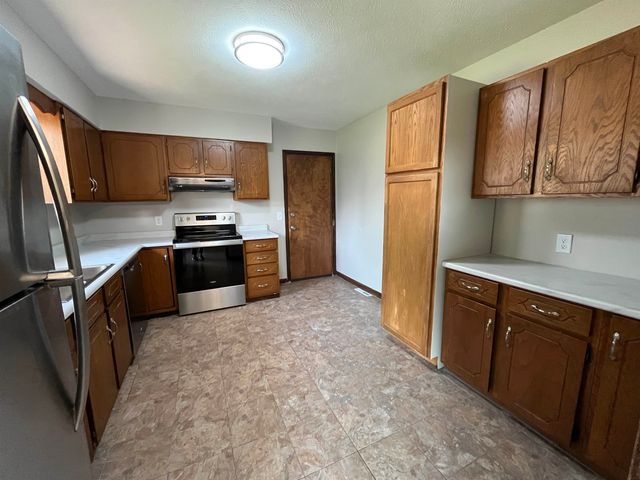717 E Magnolia Road, Salina, KS 67401